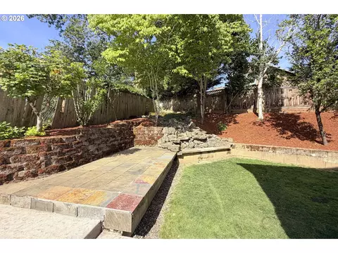 Exterior - 151 SE Condor Dr, Gresham, OR 97080 photo 4 of 14