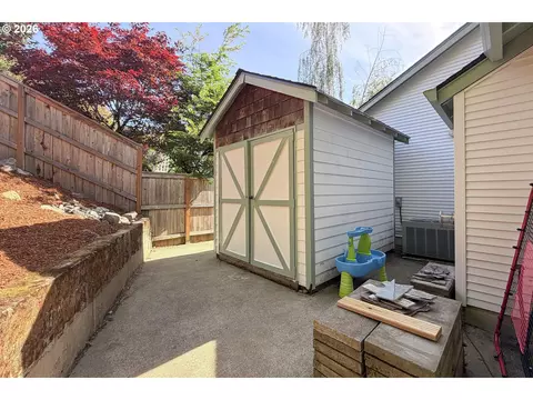Exterior - 151 SE Condor Dr, Gresham, OR 97080 photo 5 of 14