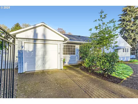 5025 NE Couch St, Portland, OR 97213