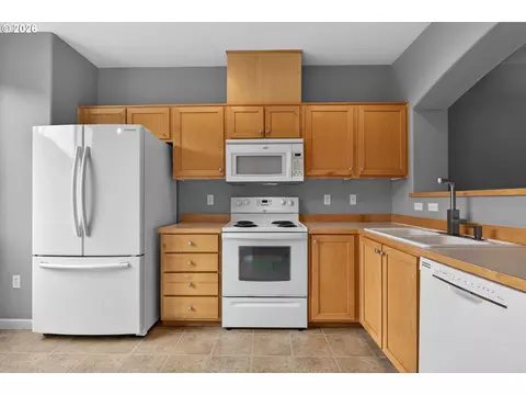 Kitchen - 15430 SW Sparrow Loop #102, Beaverton, OR 97007 photo 2 of 4
