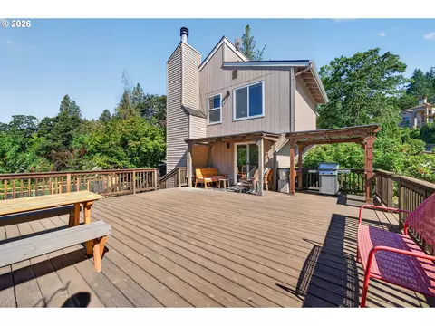 Exterior - 207 W 52nd Ave, Eugene, OR 97405 photo 7 of 13