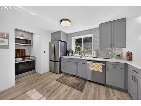 Kitchen - 207 W 52nd Ave, Eugene, OR 97405 photo 3 of 4