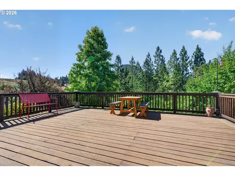 Exterior - 207 W 52nd Ave, Eugene, OR 97405 photo 4 of 13