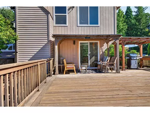 Exterior - 207 W 52nd Ave, Eugene, OR 97405 photo 5 of 13