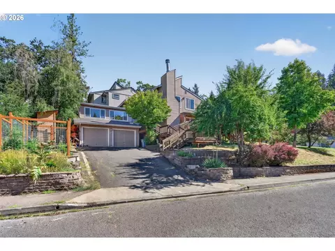 Exterior - 207 W 52nd Ave, Eugene, OR 97405 photo 11 of 13