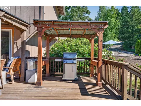 Exterior - 207 W 52nd Ave, Eugene, OR 97405 photo 8 of 13