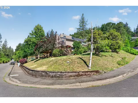 Exterior - 207 W 52nd Ave, Eugene, OR 97405 photo 12 of 13