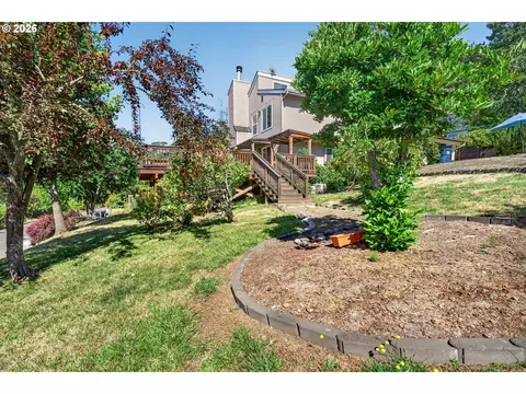 Exterior - 207 W 52nd Ave, Eugene, OR 97405 photo 9 of 13