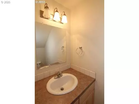 Bath - 1552 E 3rd St, Newberg, OR 97132 photo 1 of 2