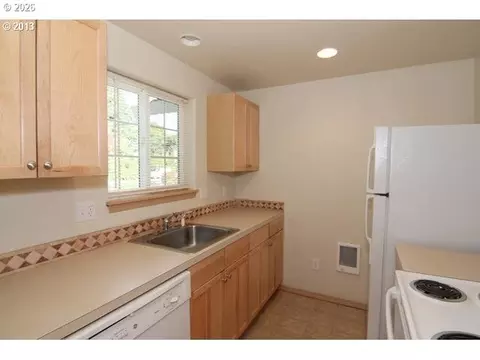 Kitchen - 1552 E 3rd St, Newberg, OR 97132 photo 1 of 2
