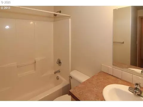 Bath - 1552 E 3rd St, Newberg, OR 97132 photo 2 of 2
