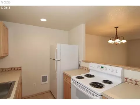 Kitchen - 1552 E 3rd St, Newberg, OR 97132 photo 2 of 2