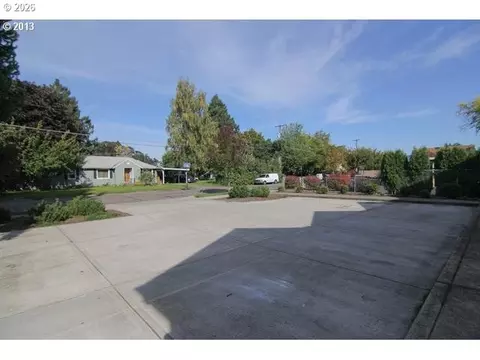 Exterior - 1552 E 3rd St, Newberg, OR 97132 photo 2 of 3