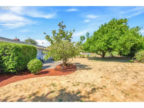 Exterior - 987 Baxter St, Eugene, OR 97402 photo 9 of 11