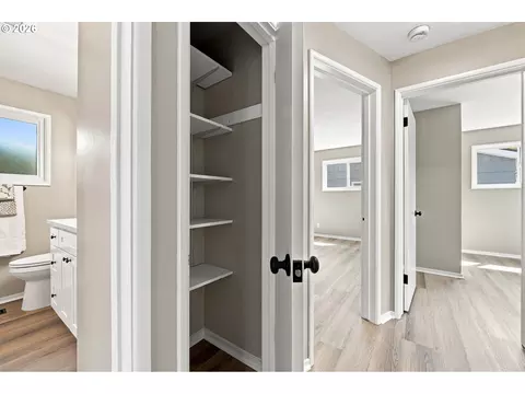 Entry Way - 987 Baxter St, Eugene, OR 97402 photo 1 of 1