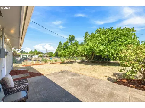 Exterior - 987 Baxter St, Eugene, OR 97402 photo 6 of 11