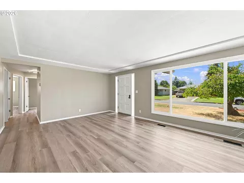 Living - 987 Baxter St, Eugene, OR 97402 photo 4 of 4