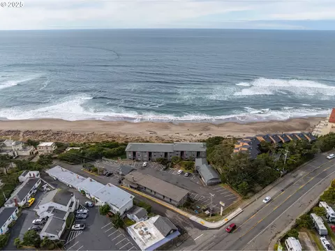 4229 SW Beach Ave #16, Lincoln City, OR 97367