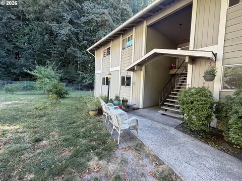 6610 SW Terri Ct, Portland, OR 97225