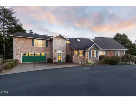 1004 SW 10th Pl, Lincoln City, OR 97367