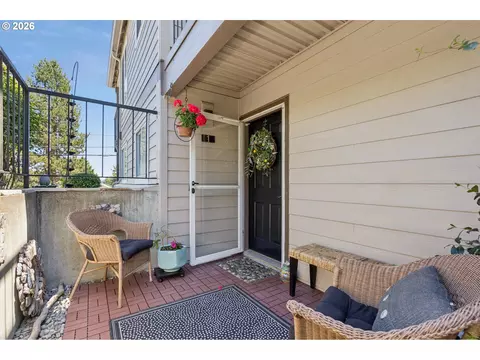 20910 Fawn Ct #1, West Linn, OR 97068