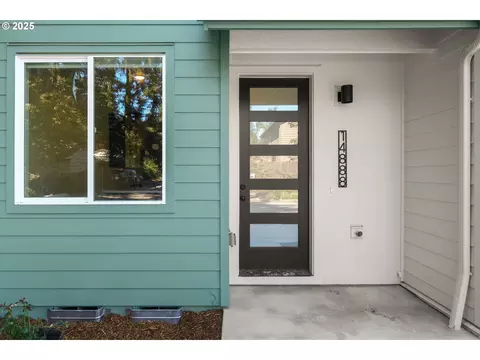 14888 NE Couch St #15, Portland, OR 97230