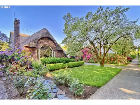 7111 SE Reed College Pl, Portland, OR 97202
