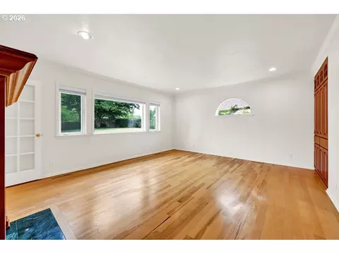 Living - 1774 River Pointe Loop, Eugene, OR 97408 photo 3 of 9