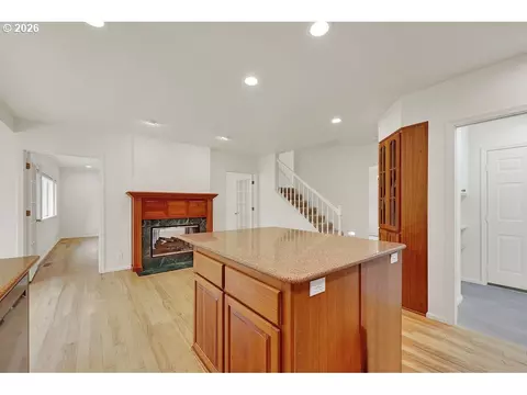 Kitchen - 1774 River Pointe Loop, Eugene, OR 97408 photo 6 of 6