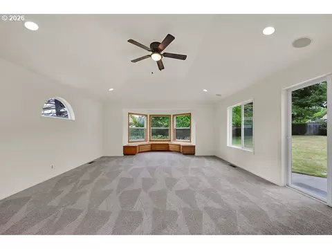 Living - 1774 River Pointe Loop, Eugene, OR 97408 photo 9 of 9