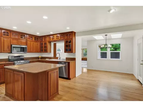 Kitchen - 1774 River Pointe Loop, Eugene, OR 97408 photo 2 of 6