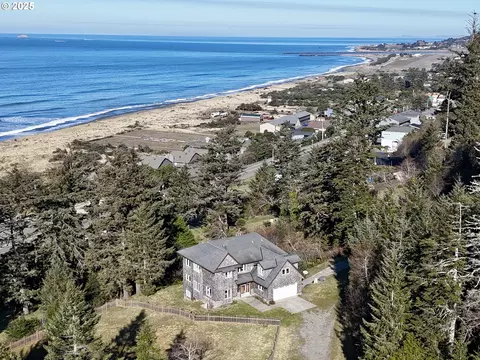 95030 Pacific Vista Dr, Gold Beach, OR 97444