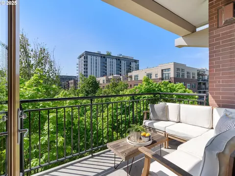 1030 NW Johnson St #520, Portland, OR 97209