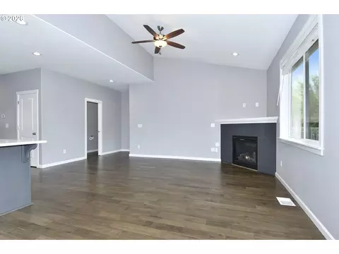 Living - 5817 SE 33rd St, Gresham, OR 97080 photo 3 of 7