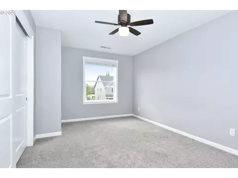 Bedroom - 5817 SE 33rd St, Gresham, OR 97080 photo 6 of 10