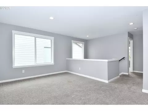Living - 5817 SE 33rd St, Gresham, OR 97080 photo 6 of 7