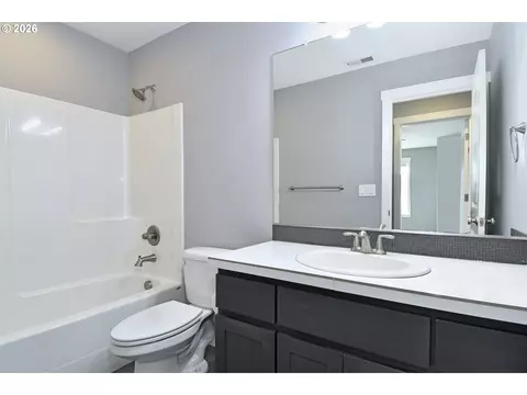 Bath - 5817 SE 33rd St, Gresham, OR 97080 photo 6 of 8
