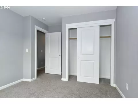Bedroom - 5817 SE 33rd St, Gresham, OR 97080 photo 4 of 10