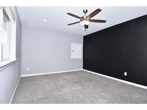 Bedroom - 5817 SE 33rd St, Gresham, OR 97080 photo 8 of 10