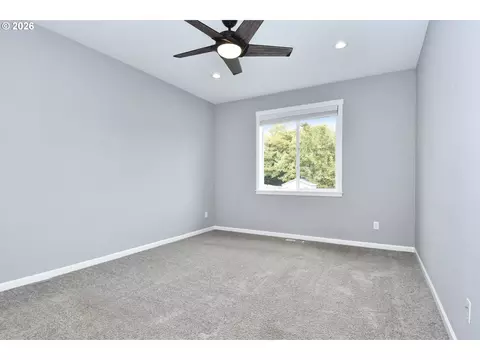 Bedroom - 5817 SE 33rd St, Gresham, OR 97080 photo 1 of 10