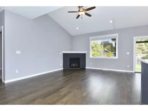 Living - 5817 SE 33rd St, Gresham, OR 97080 photo 1 of 7