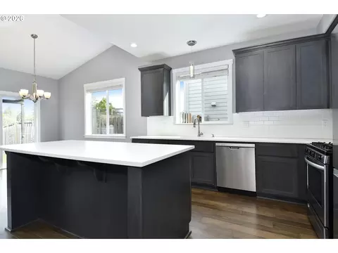 Kitchen - 5817 SE 33rd St, Gresham, OR 97080 photo 2 of 3