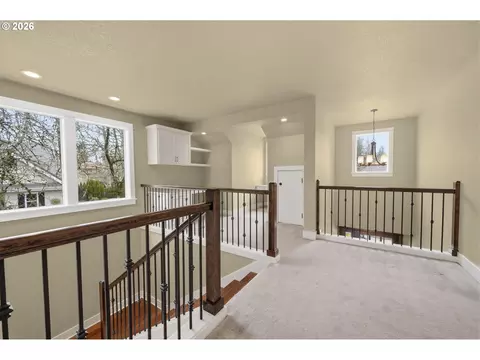 Entry Way - 1930 Sterling Park Pl, Eugene, OR 97408 photo 4 of 4