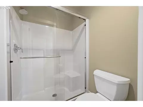 Bath - 1930 Sterling Park Pl, Eugene, OR 97408 photo 7 of 7
