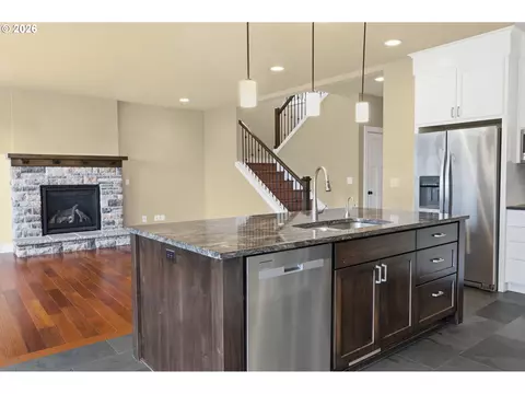 Living - 1930 Sterling Park Pl, Eugene, OR 97408 photo 6 of 7