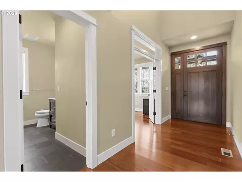 Entry Way - 1930 Sterling Park Pl, Eugene, OR 97408 photo 2 of 4