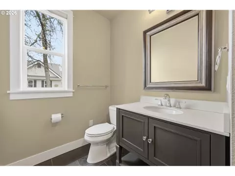 Bath - 1930 Sterling Park Pl, Eugene, OR 97408 photo 1 of 7