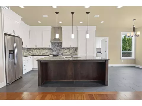 Kitchen - 1930 Sterling Park Pl, Eugene, OR 97408 photo 1 of 4