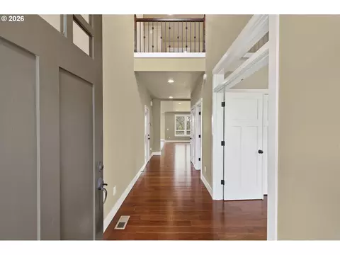 Entry Way - 1930 Sterling Park Pl, Eugene, OR 97408 photo 1 of 4