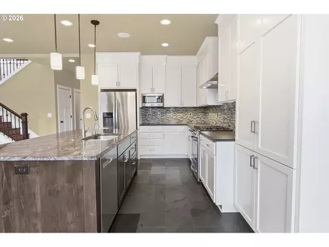 Kitchen - 1930 Sterling Park Pl, Eugene, OR 97408 photo 3 of 4